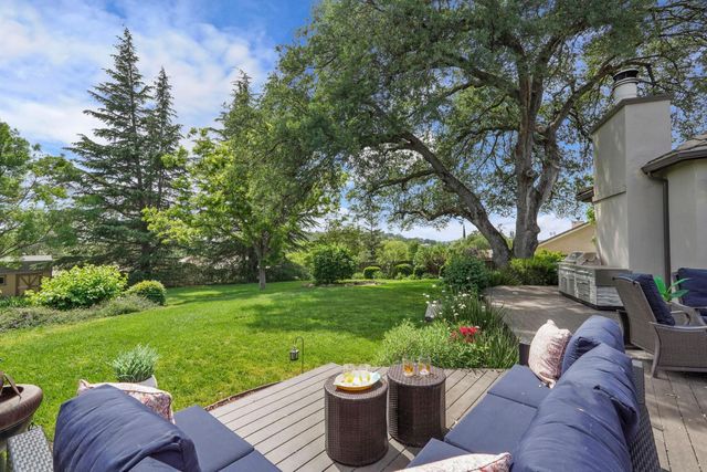 2326 Vista Del Lago Dr, Valley Springs, CA 95252