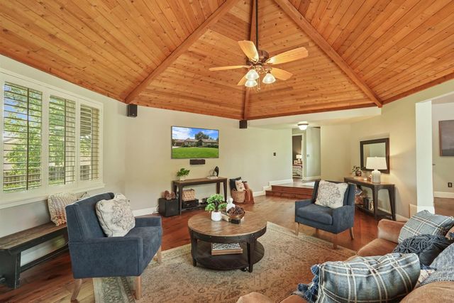 2326 Vista Del Lago Dr, Valley Springs, CA 95252