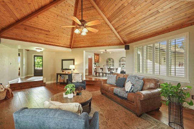 2326 Vista Del Lago Dr, Valley Springs, CA 95252