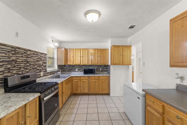4805 Ira Street, Haltom City, TX 76117