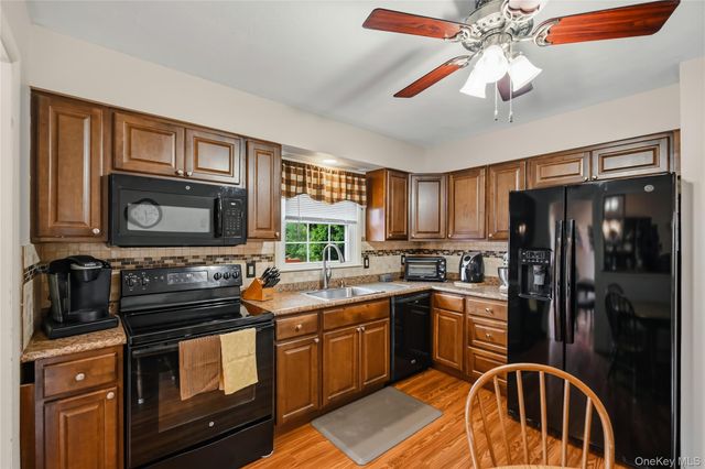 23 Buckingham Place, Washingtonville, NY 10992