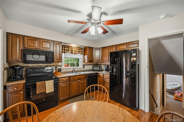 23 Buckingham Place, Washingtonville, NY 10992
