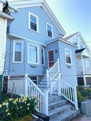 65 Roseneath Avenue, Newport, RI 02840