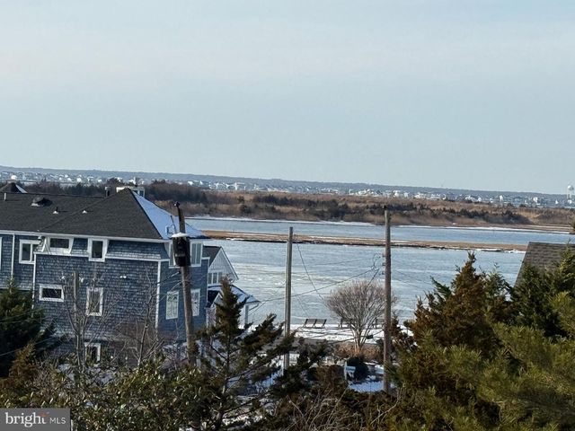 354 W 11TH ST, Ship Bottom, NJ 08008