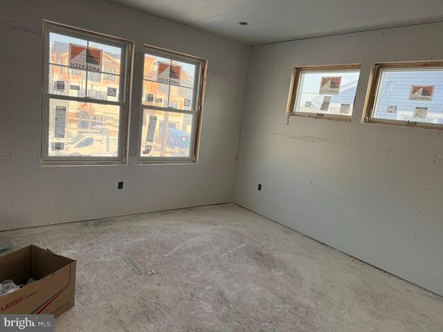 354 W 11TH ST, Ship Bottom, NJ 08008