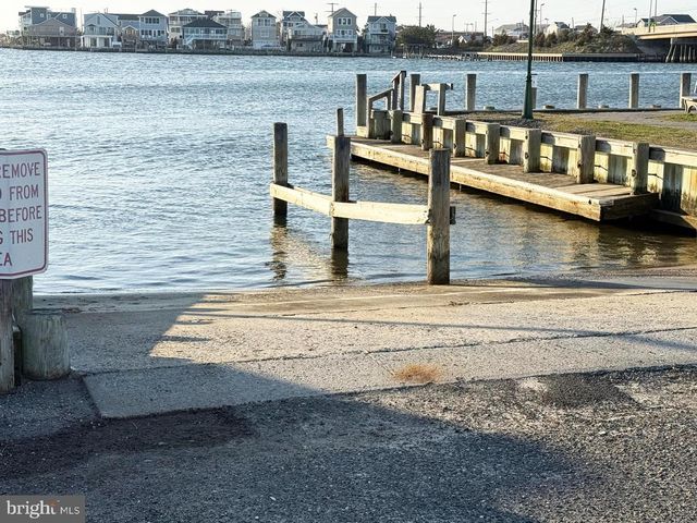 354 W 11TH ST, Ship Bottom, NJ 08008