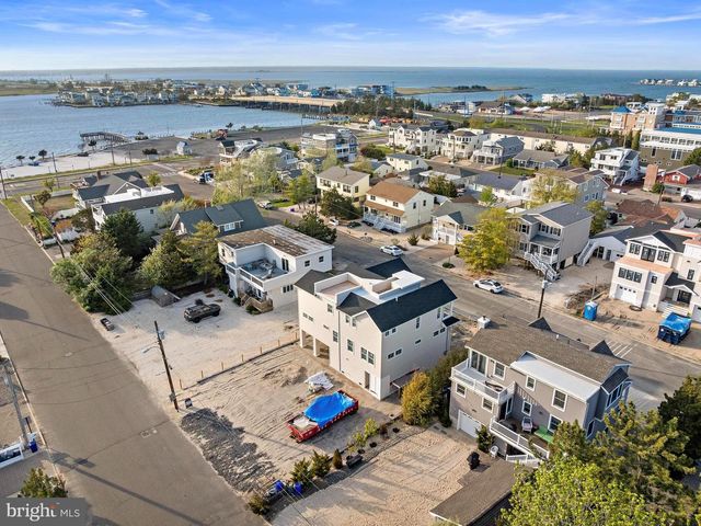 354 W 11TH ST, Ship Bottom, NJ 08008