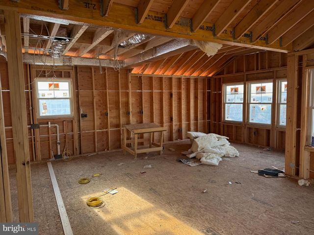 354 W 11TH ST, Ship Bottom, NJ 08008