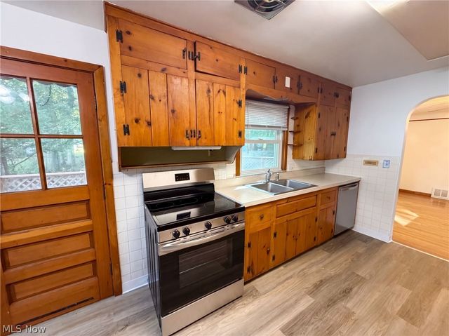 29352 Waldensa Avenue, Wickliffe, OH 44092