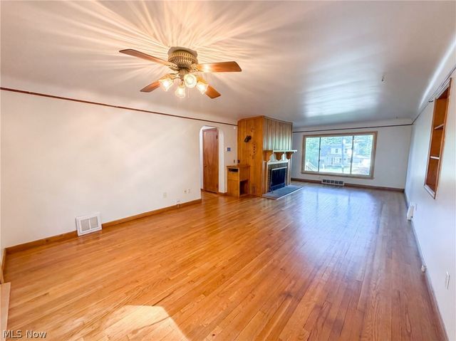 29352 Waldensa Avenue, Wickliffe, OH 44092
