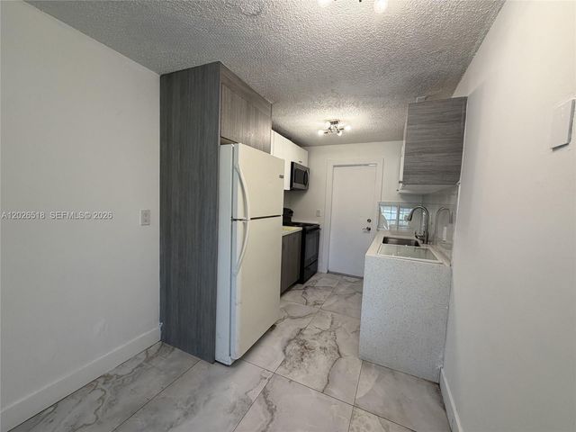5911 NW 19th Ct 11, Lauderhill, FL 33313