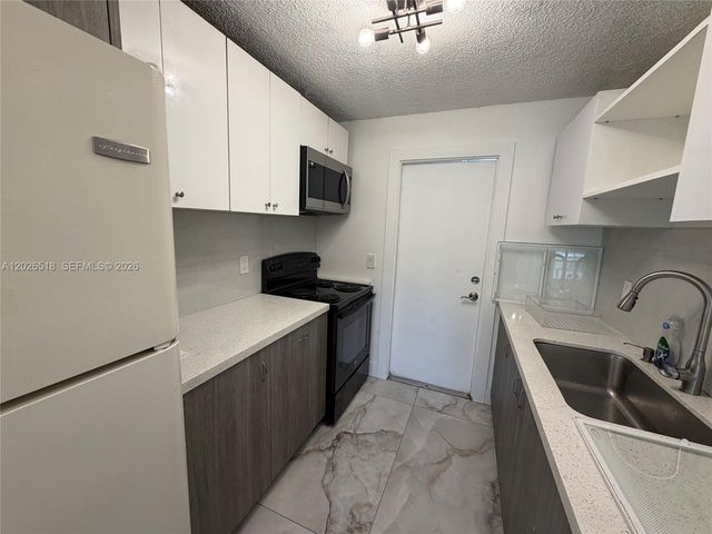5911 NW 19th Ct 11, Lauderhill, FL 33313