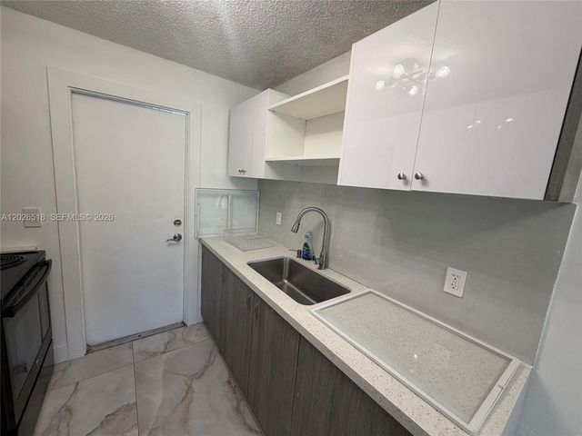 5911 NW 19th Ct 11, Lauderhill, FL 33313