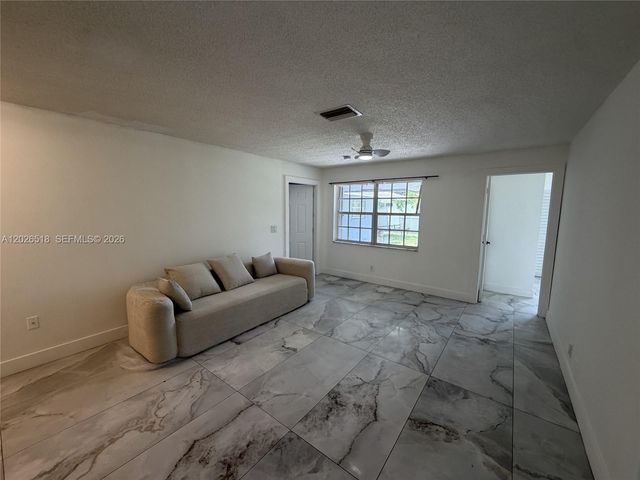 5911 NW 19th Ct 11, Lauderhill, FL 33313