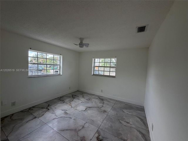5911 NW 19th Ct 11, Lauderhill, FL 33313