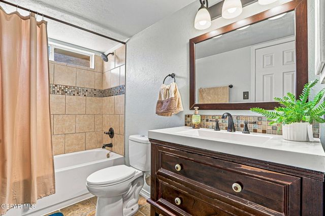704 Medina Street, El Paso, TX 79905