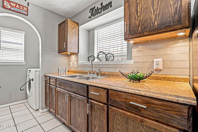 704 Medina Street, El Paso, TX 79905