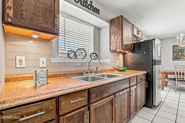 704 Medina Street, El Paso, TX 79905