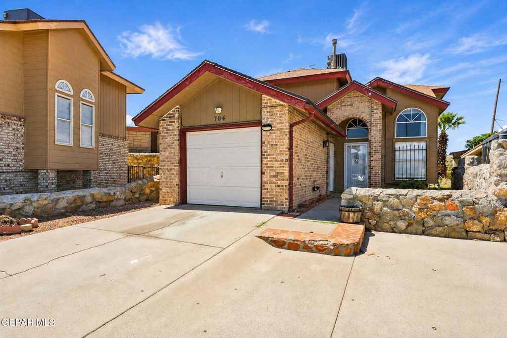 704 Medina Street, El Paso, TX 79905