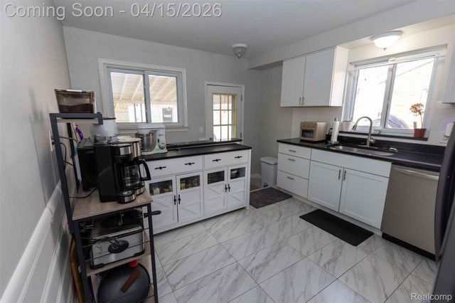 29361 Mark Avenue, Madison Heights, MI 48071