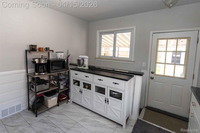 29361 Mark Avenue, Madison Heights, MI 48071