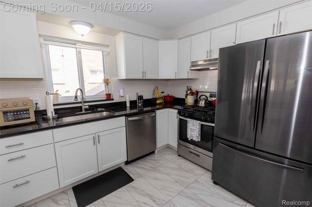 29361 Mark Avenue, Madison Heights, MI 48071