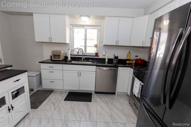 29361 Mark Avenue, Madison Heights, MI 48071