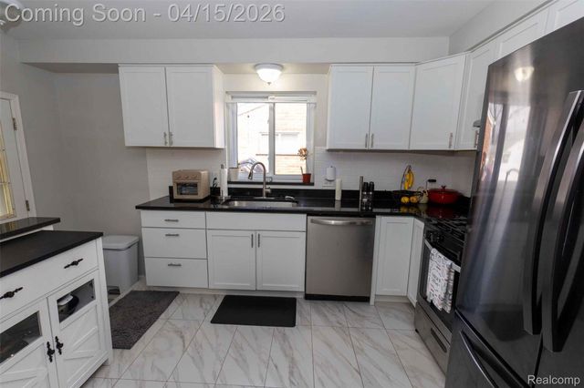 29361 Mark Avenue, Madison Heights, MI 48071