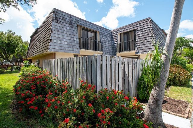 351 Lake Arbor Dr, Palm Springs, FL 33461