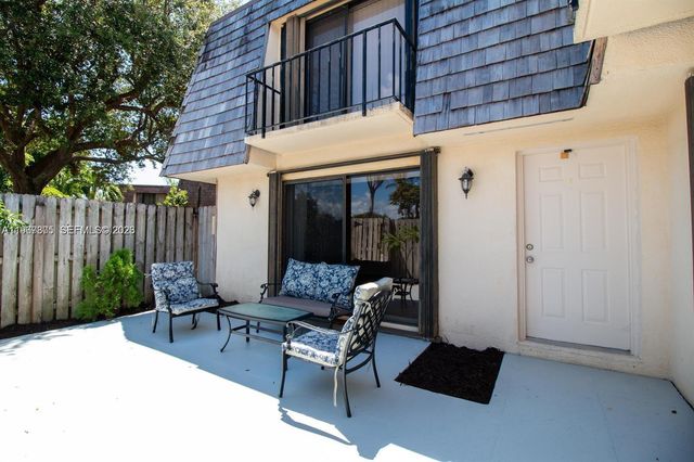 351 Lake Arbor Dr, Palm Springs, FL 33461