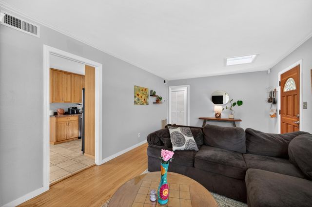 5614 7th Ave, Sacramento, CA 95820