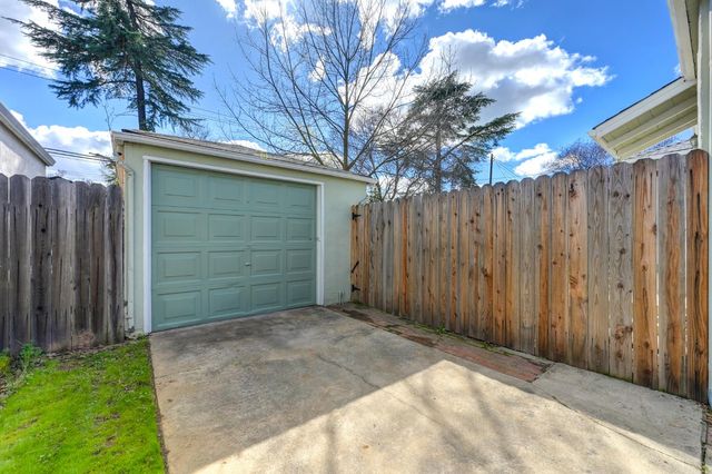 5614 7th Ave, Sacramento, CA 95820