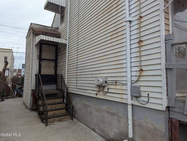 636 Clinton Avenue, Albany, NY 12206