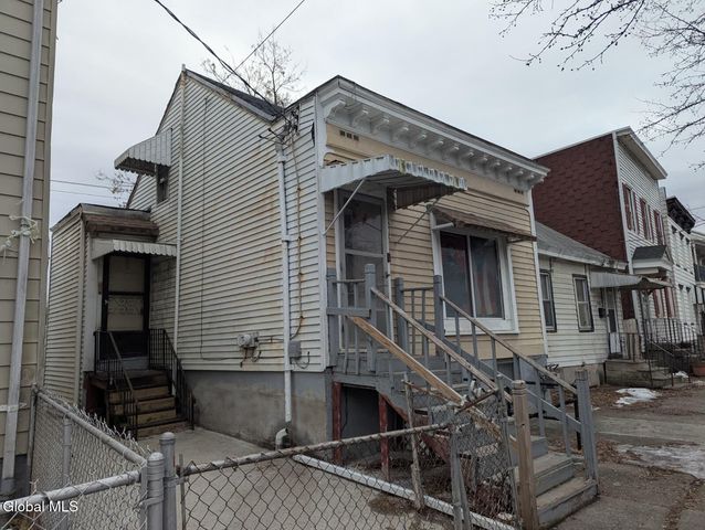 636 Clinton Avenue, Albany, NY 12206