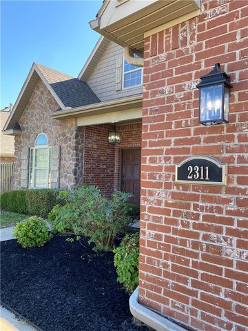 2311 N Cornwall Avenue, Fayetteville, AR 72704