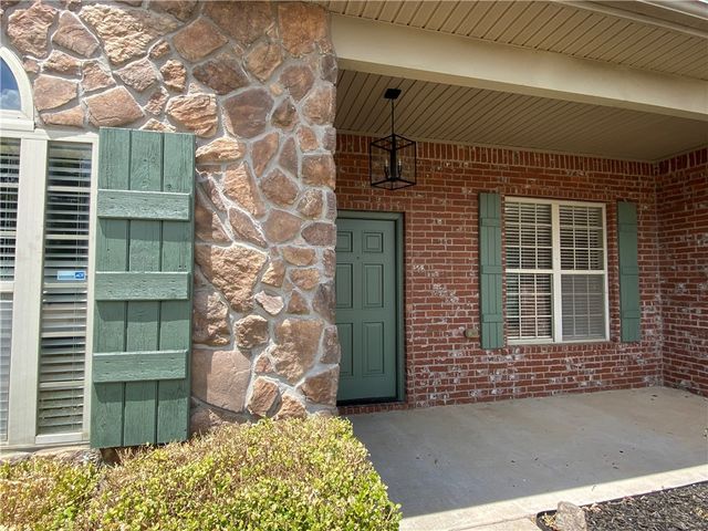 2311 N Cornwall Avenue, Fayetteville, AR 72704