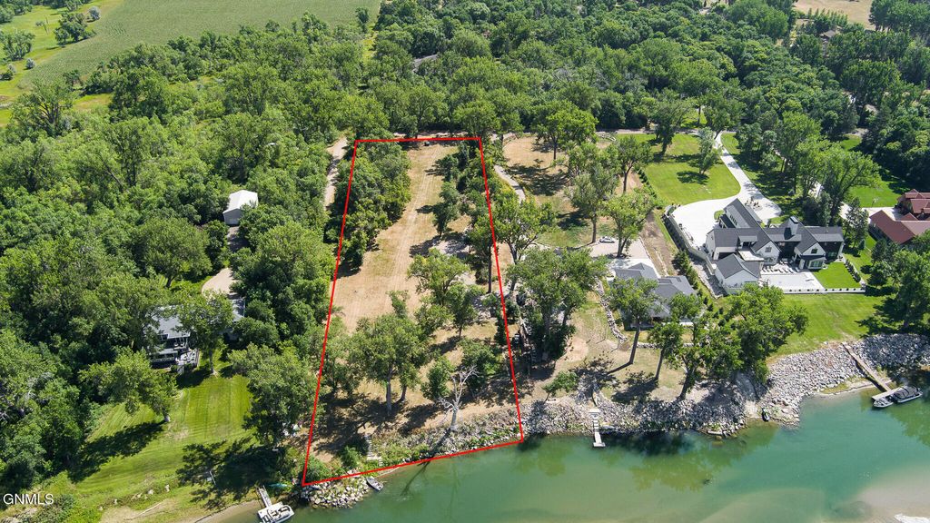 6514 Island Drive, Bismarck, ND 58504 photo 3