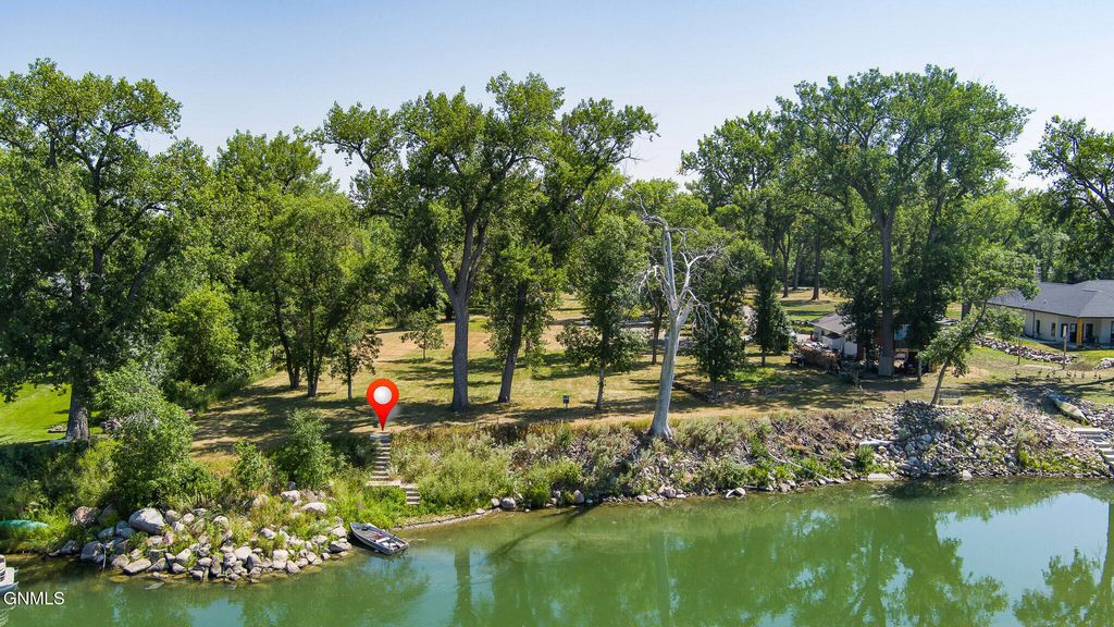 6514 Island Drive, Bismarck, ND 58504 photo 4