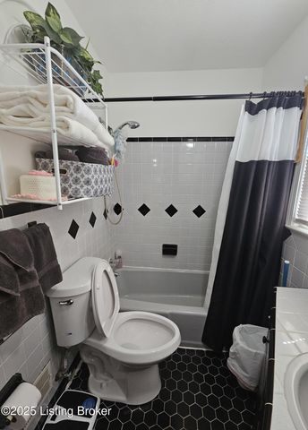 102 Sunset Dr, La Grange, KY 40031