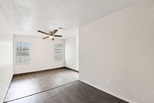 2705 Warren Lane, Fort Worth, TX 76112