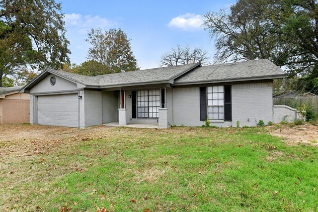 2705 Warren Lane, Fort Worth, TX 76112