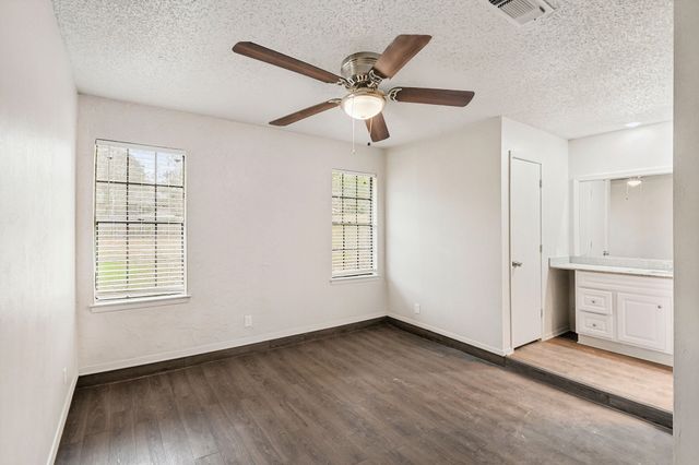 2705 Warren Lane, Fort Worth, TX 76112