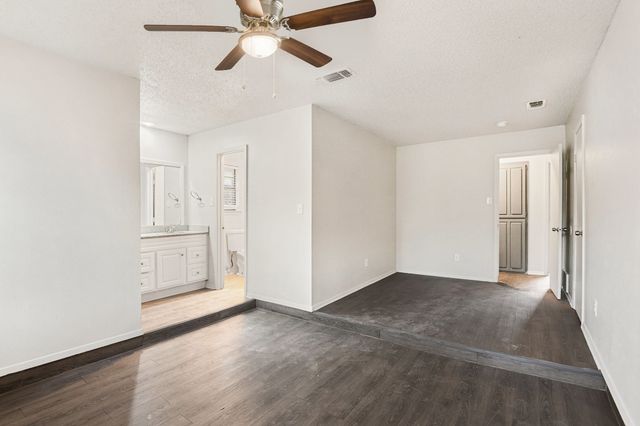 2705 Warren Lane, Fort Worth, TX 76112