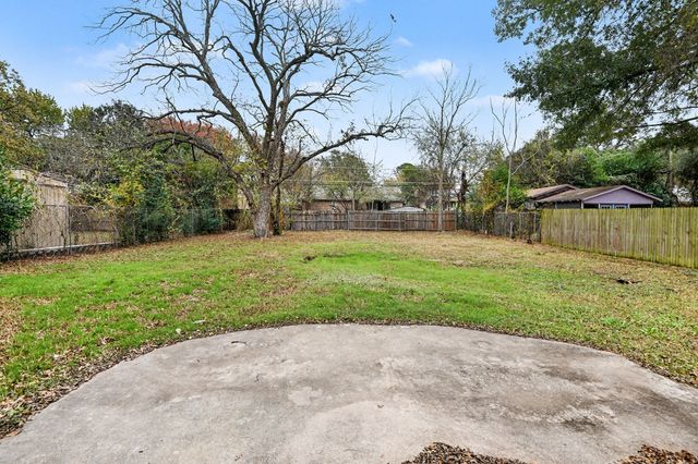 2705 Warren Lane, Fort Worth, TX 76112