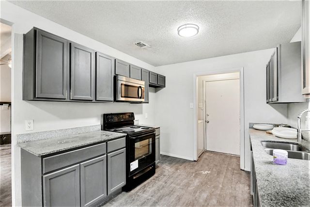 2705 Warren Lane, Fort Worth, TX 76112