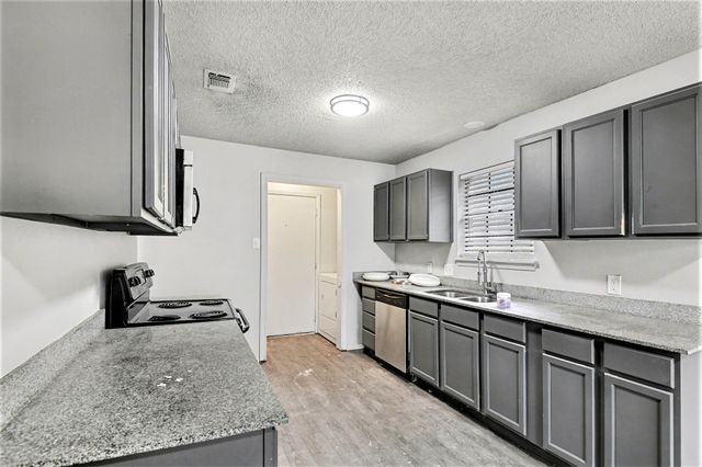 2705 Warren Lane, Fort Worth, TX 76112