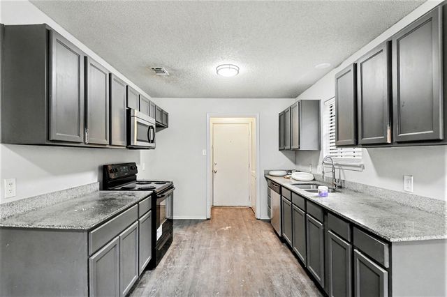 2705 Warren Lane, Fort Worth, TX 76112