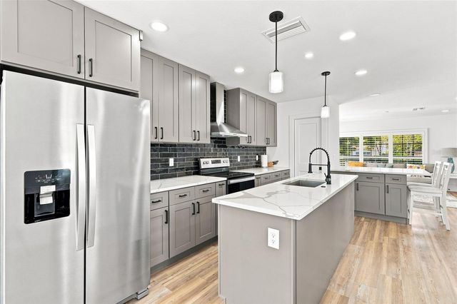 4902 W SAN RAFAEL STREET, Tampa, FL 33629