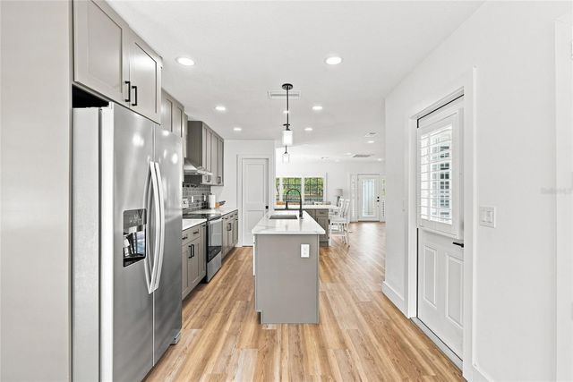 4902 W SAN RAFAEL STREET, Tampa, FL 33629