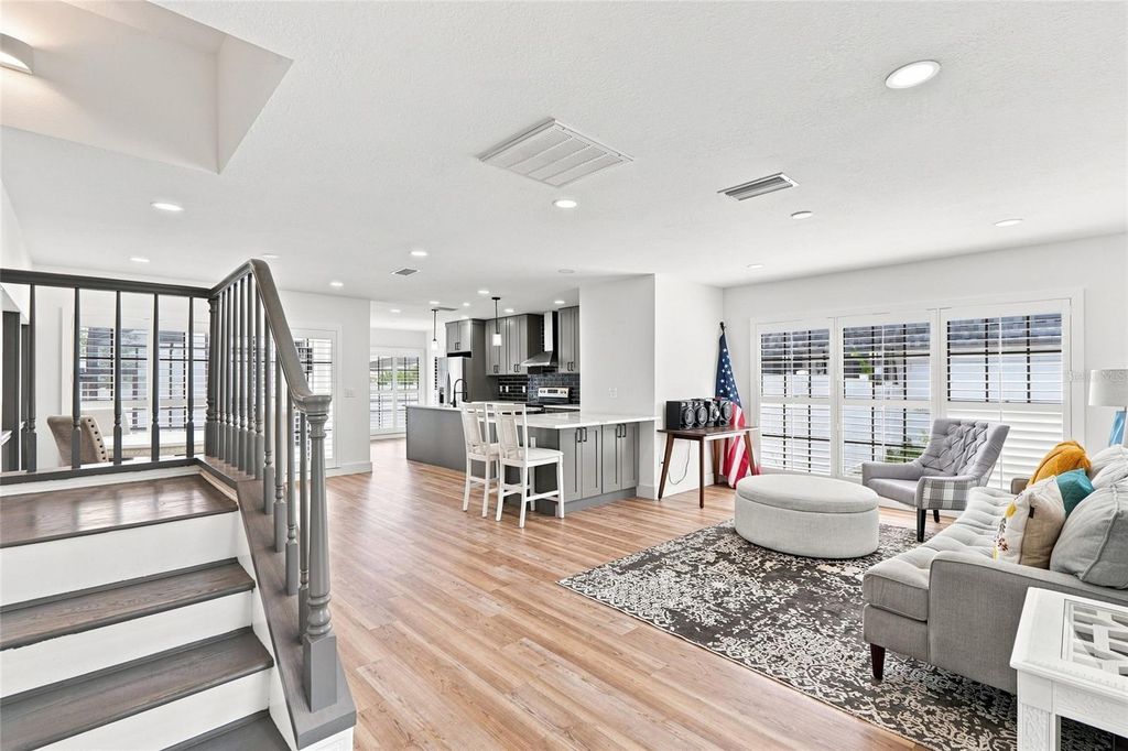 Image 17 of property listing at 4902 W SAN RAFAEL STREET, Tampa, FL 33629